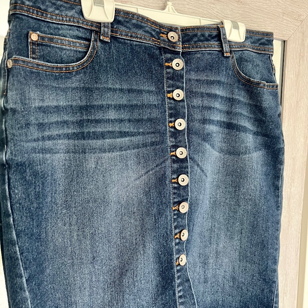 Cherokee Jean Skirt, button front, stretch jean, size 12